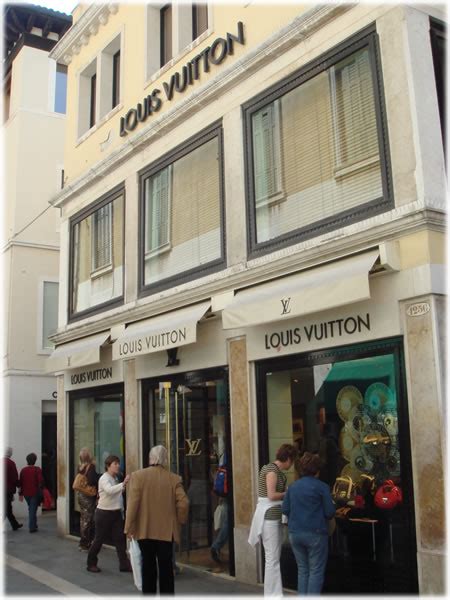 lv venice|Louis Vuitton Venezia store, Italy.